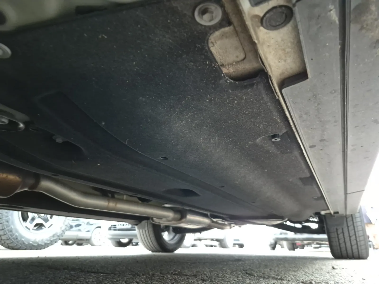 Undercarriage - Driver Photo