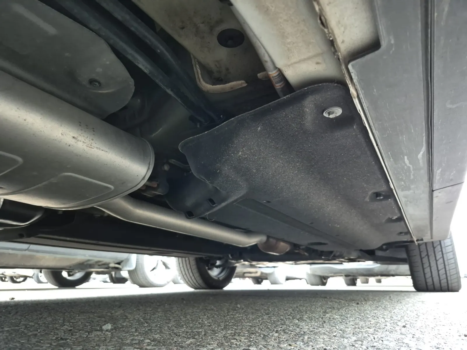 Undercarriage - Passenger Photo
