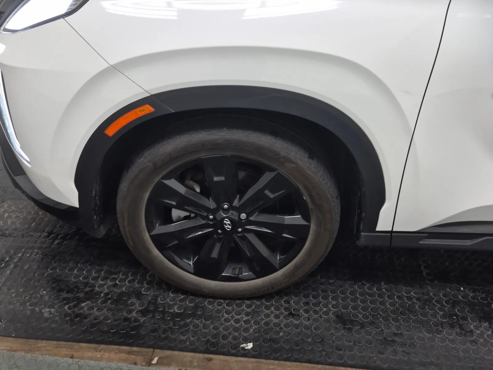 Front driver wheel/tire photo