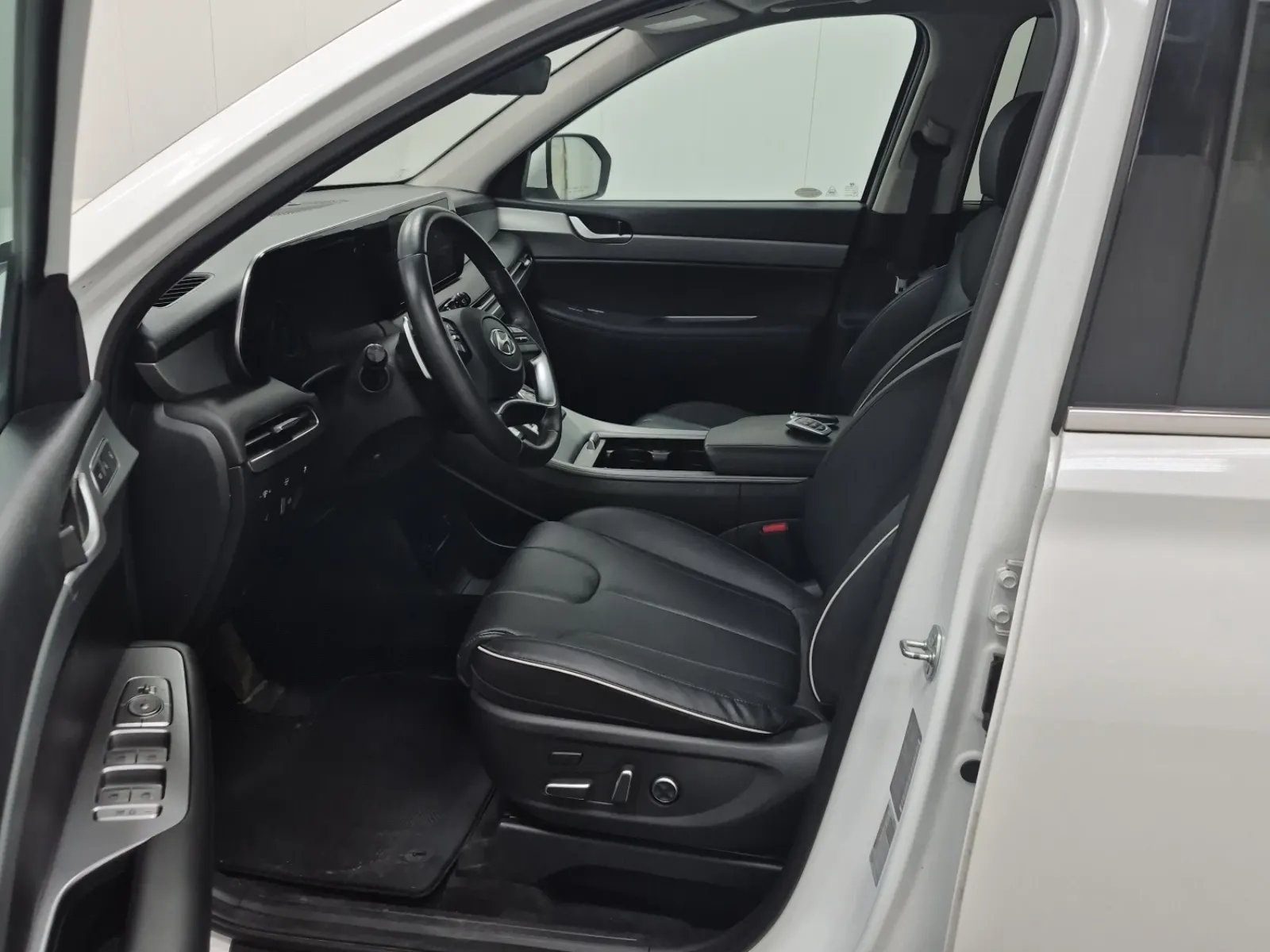Front Interior Photo