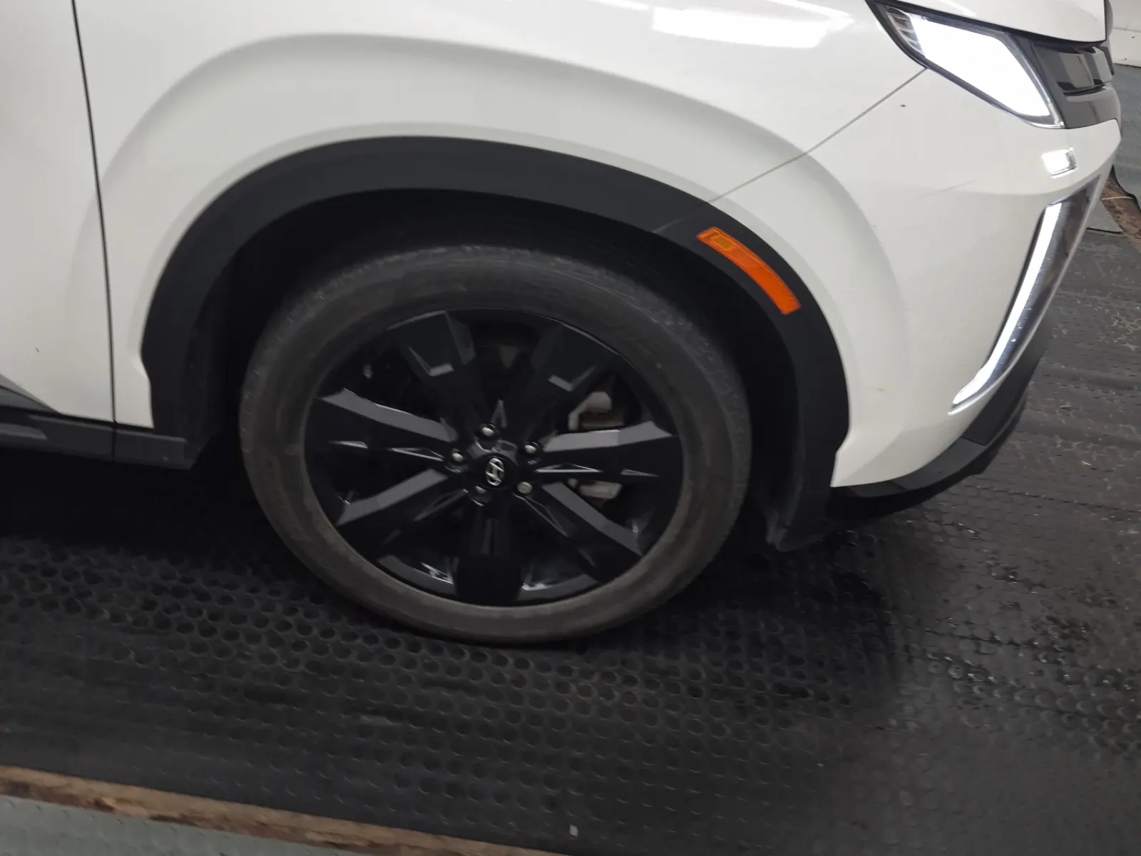 Right Front Wheel/Tire Photo
