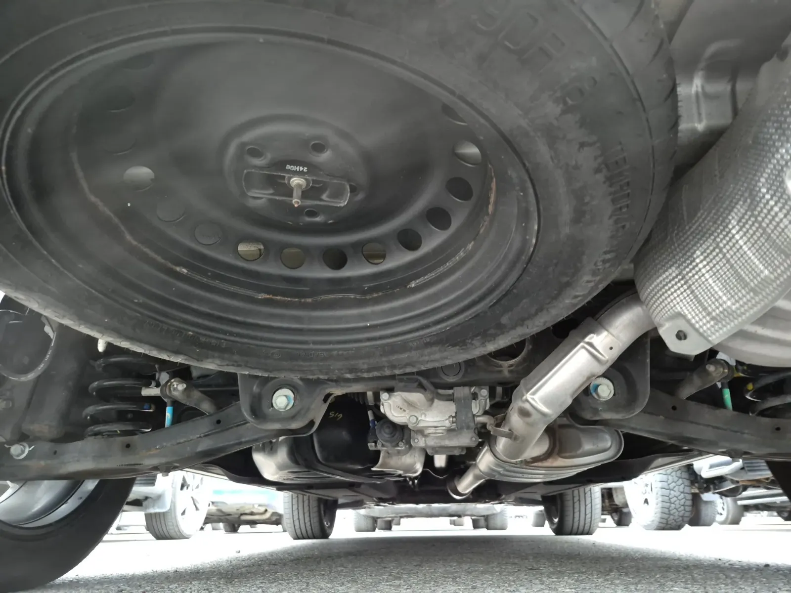 Undercarriage - Rear Photo