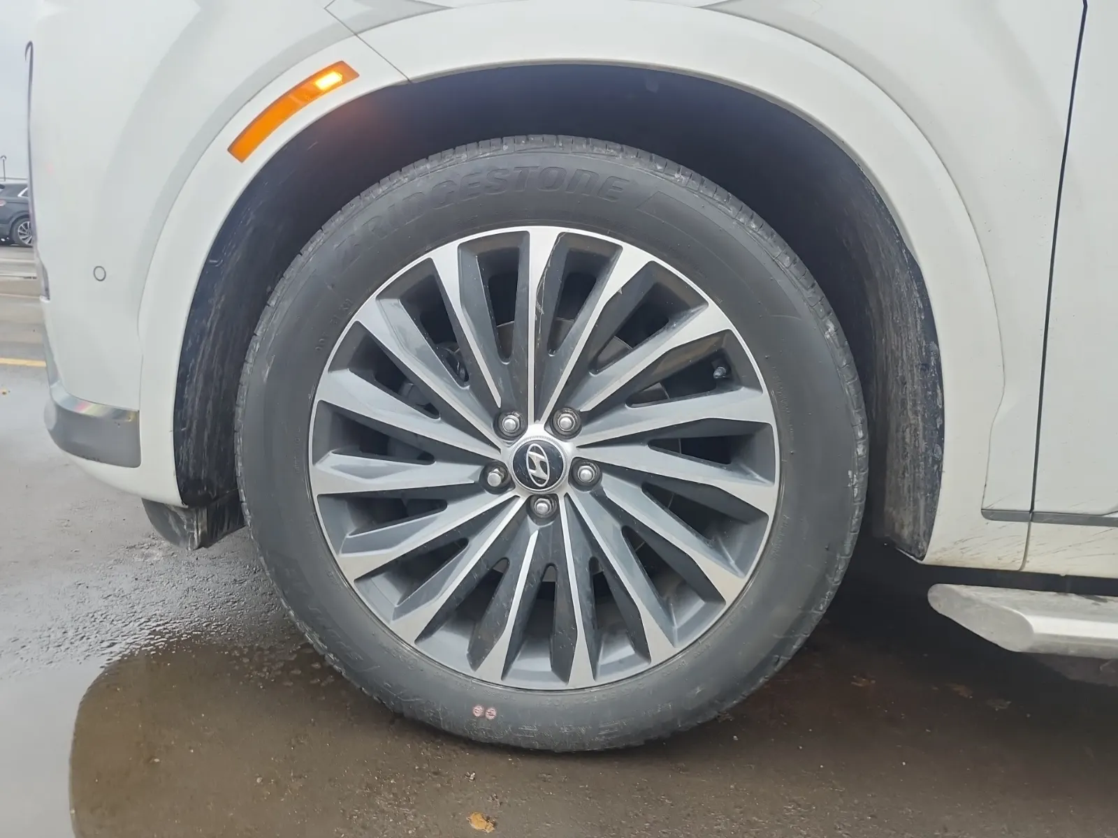 Front driver wheel/tire photo