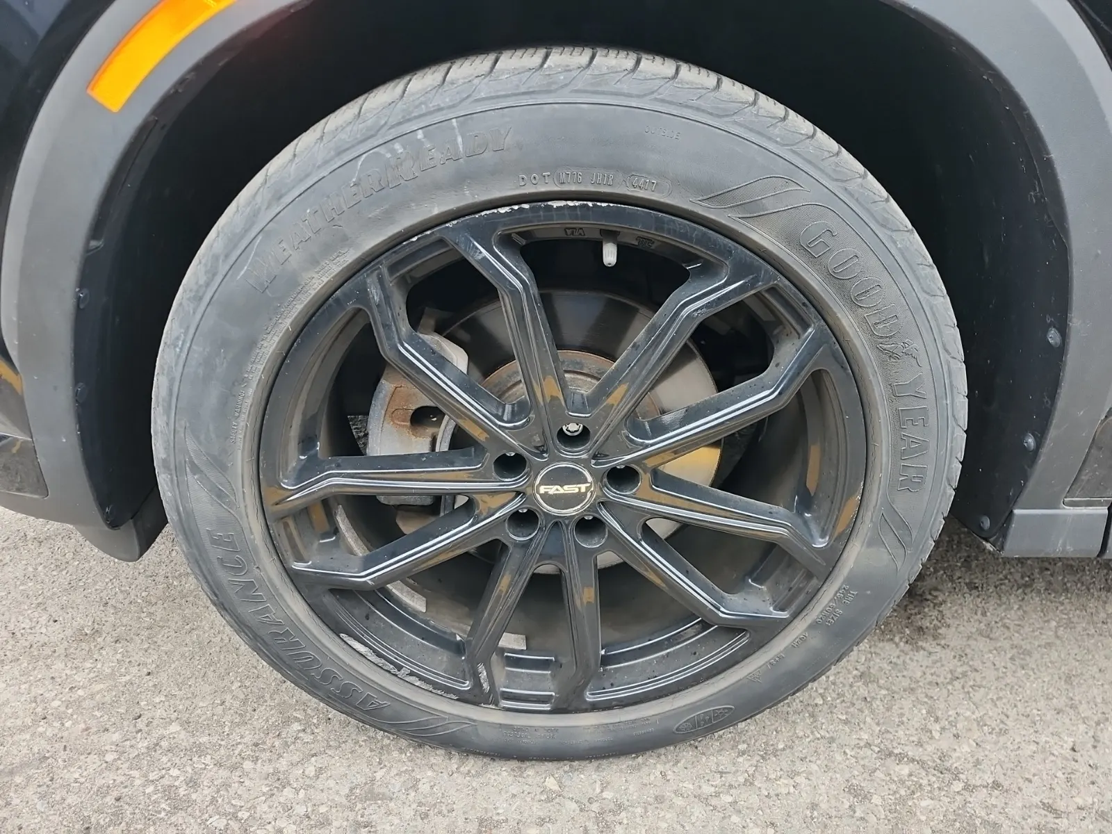 Front driver wheel/tire photo