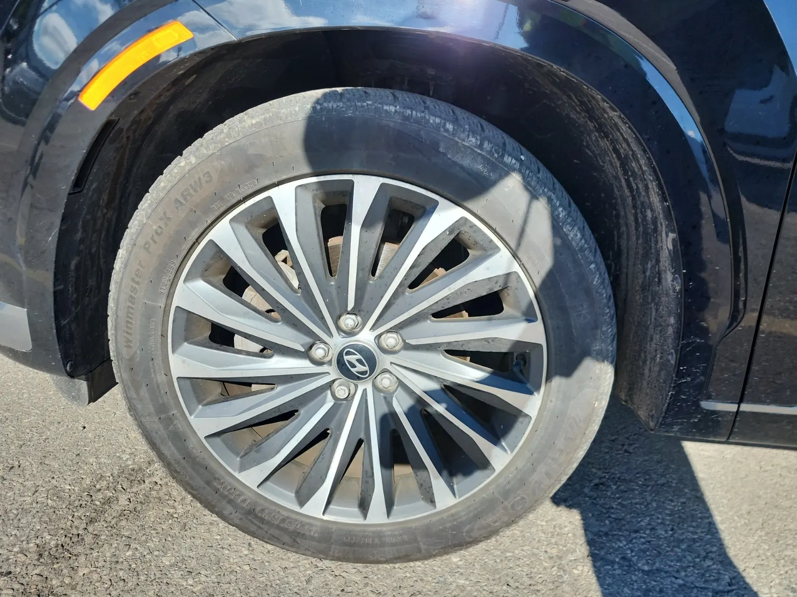 Front driver wheel/tire photo