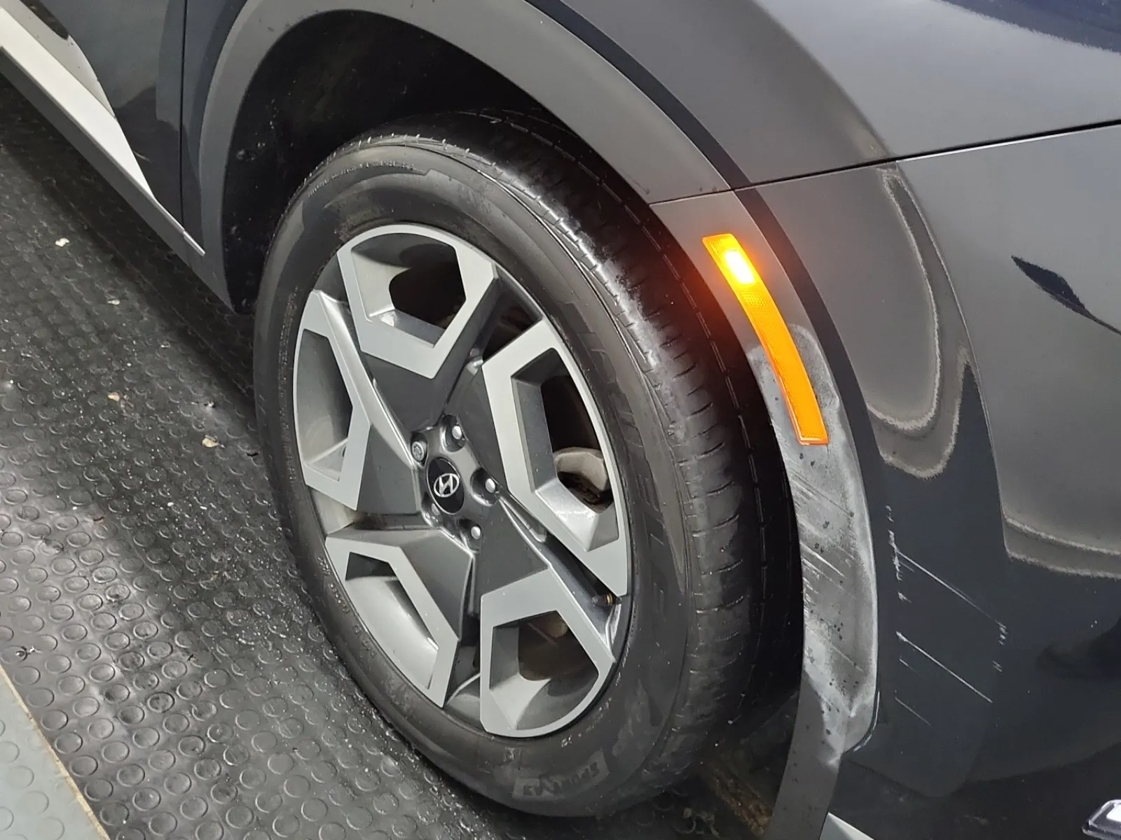 Right Front Wheel/Tire Photo