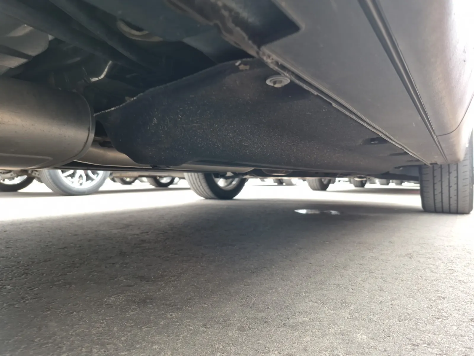 Undercarriage - Passenger Photo