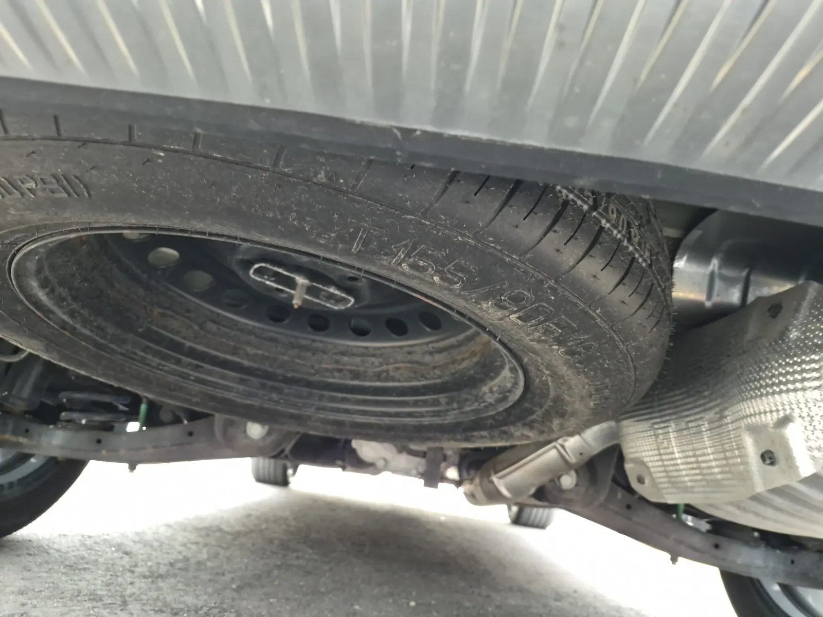 Undercarriage - Rear Photo
