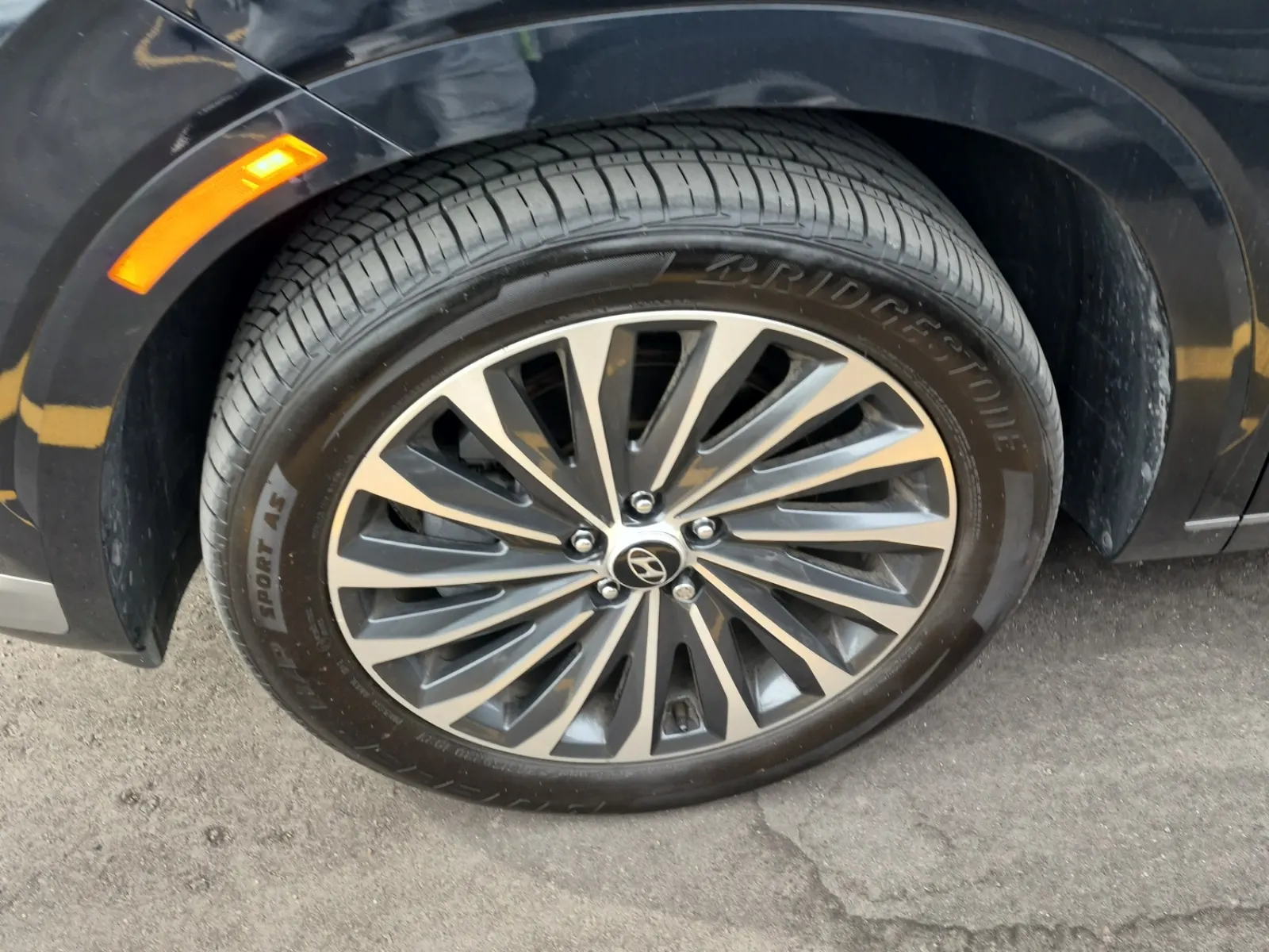 Front driver wheel/tire photo