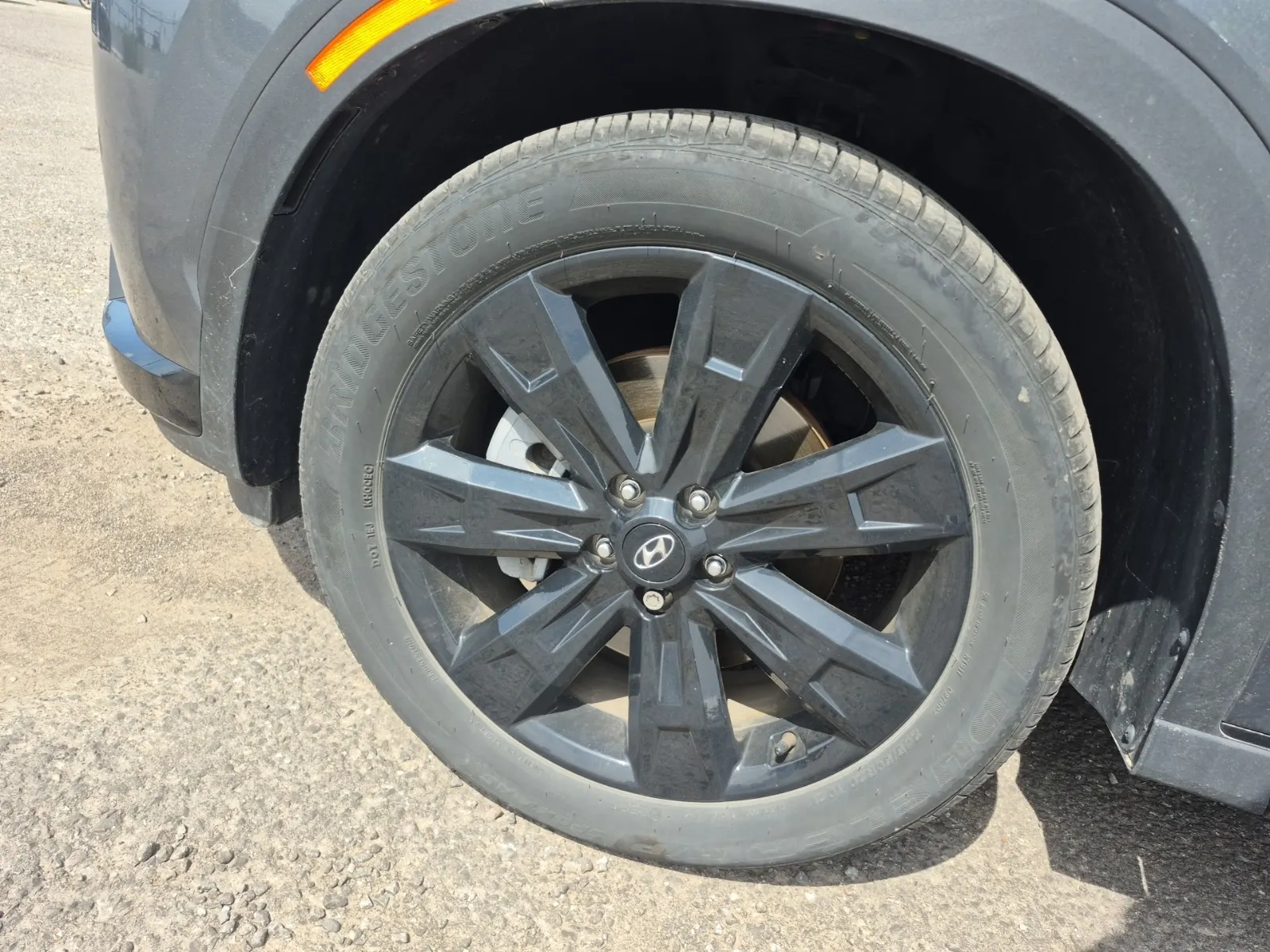 Front driver wheel/tire photo