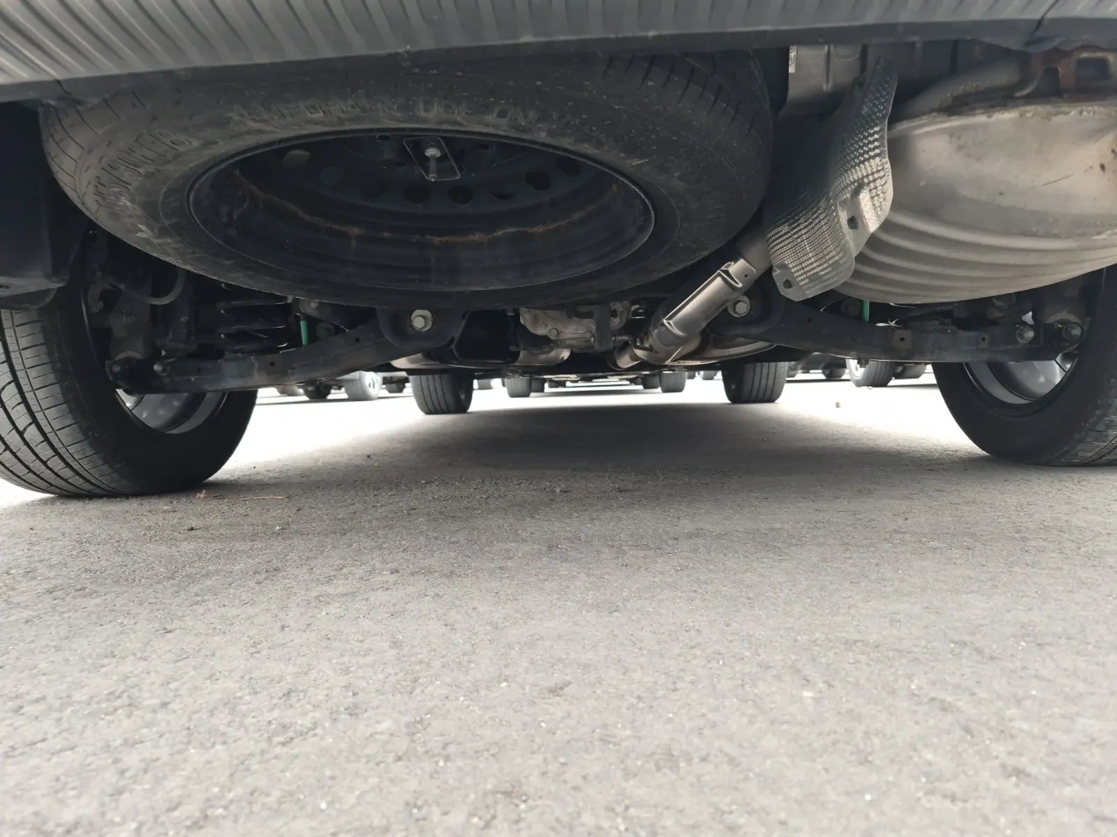 Undercarriage - Rear Photo