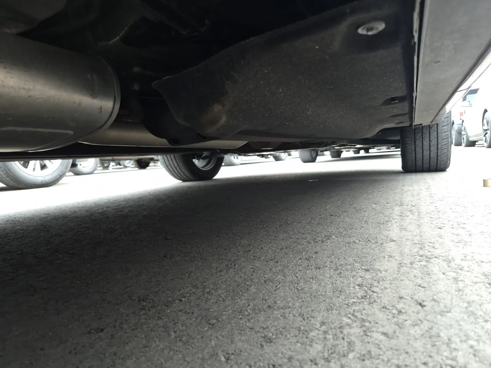 Undercarriage - Passenger Photo