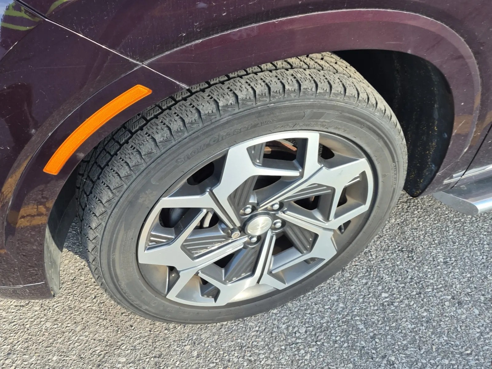 Front driver wheel/tire photo