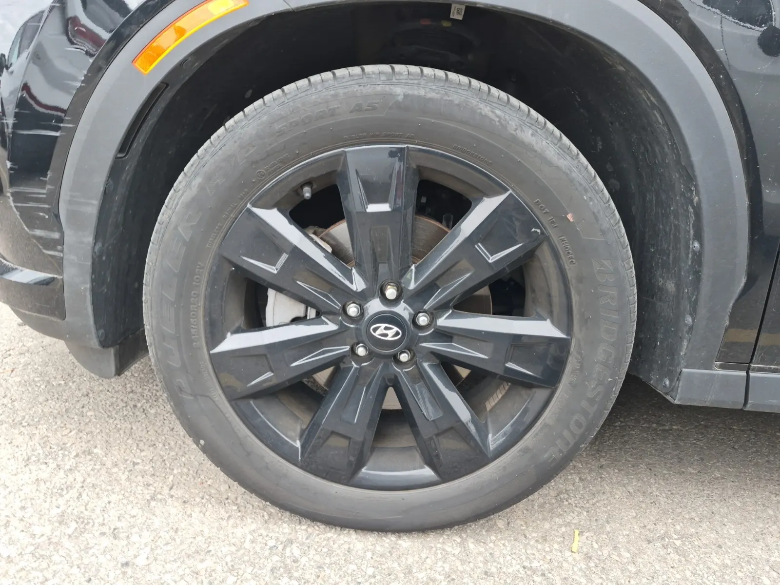 Front driver wheel/tire photo