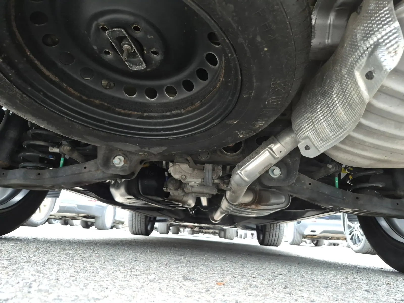 Undercarriage - Rear Photo