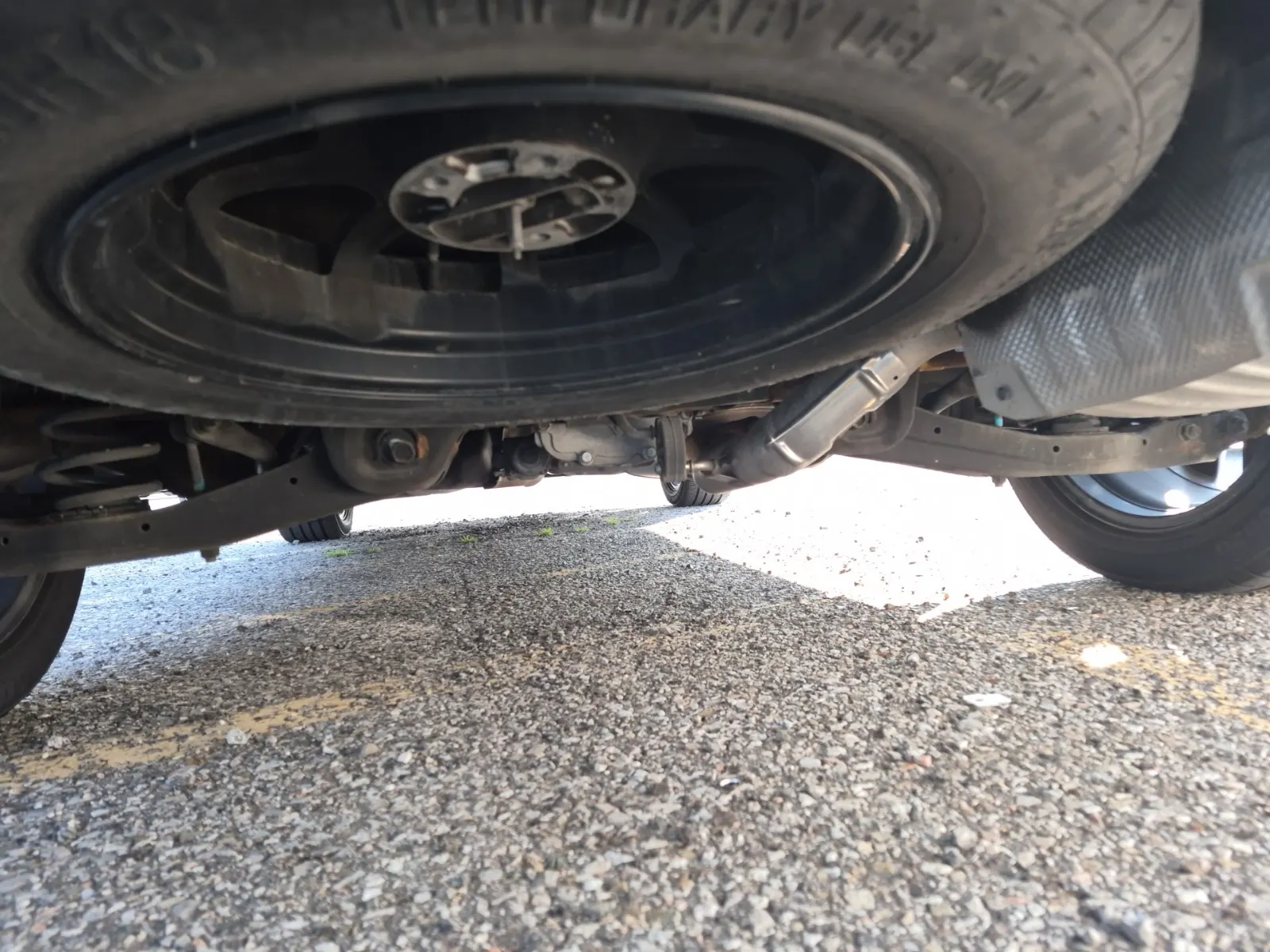Undercarriage - Rear Photo