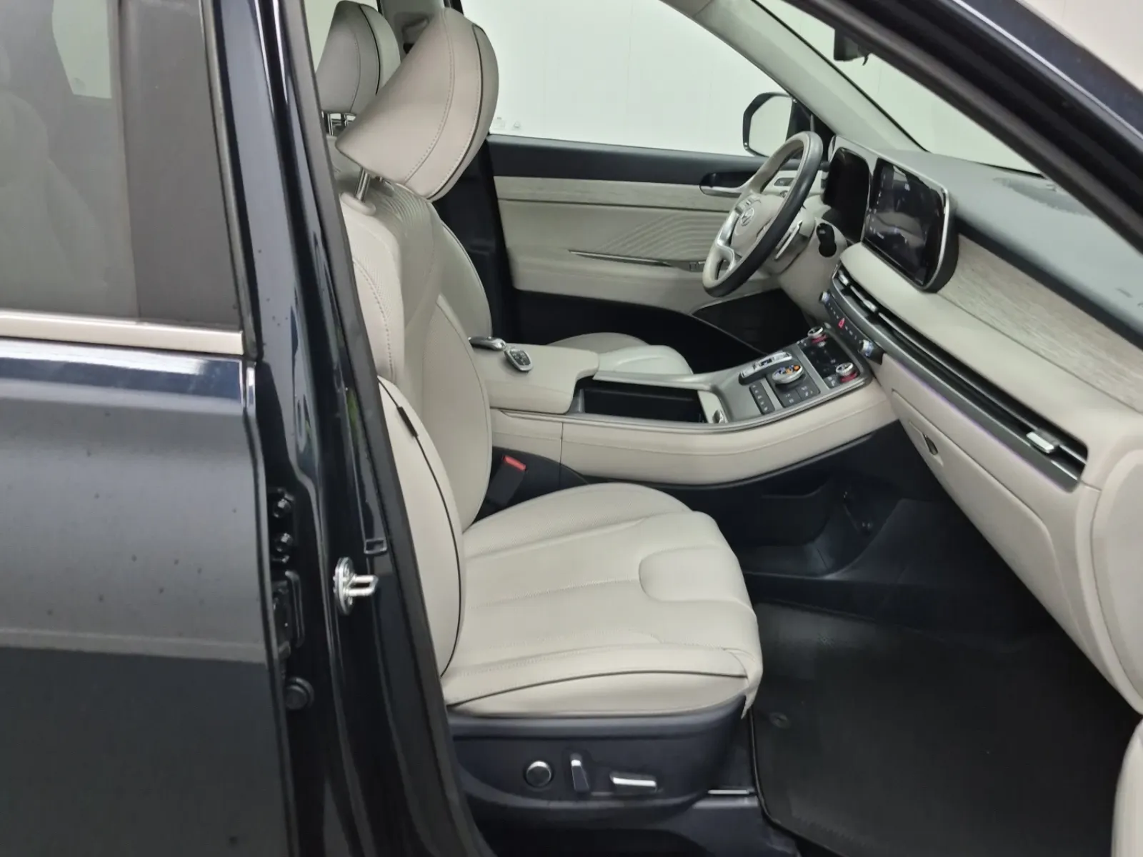 Right Side Interior Photo