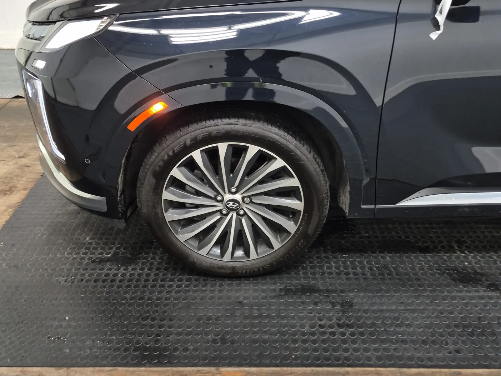 Front driver wheel/tire photo