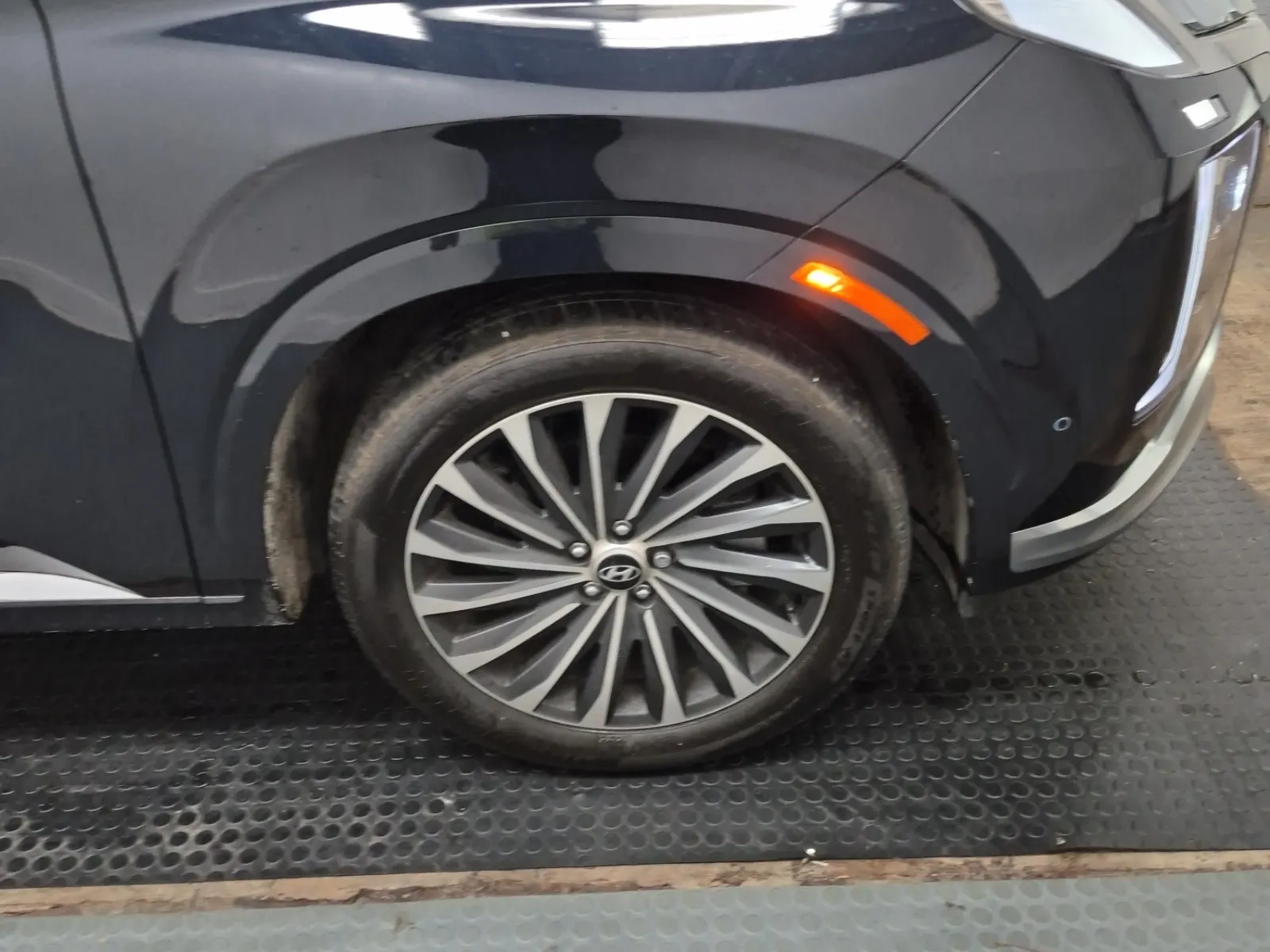 Right Front Wheel/Tire Photo