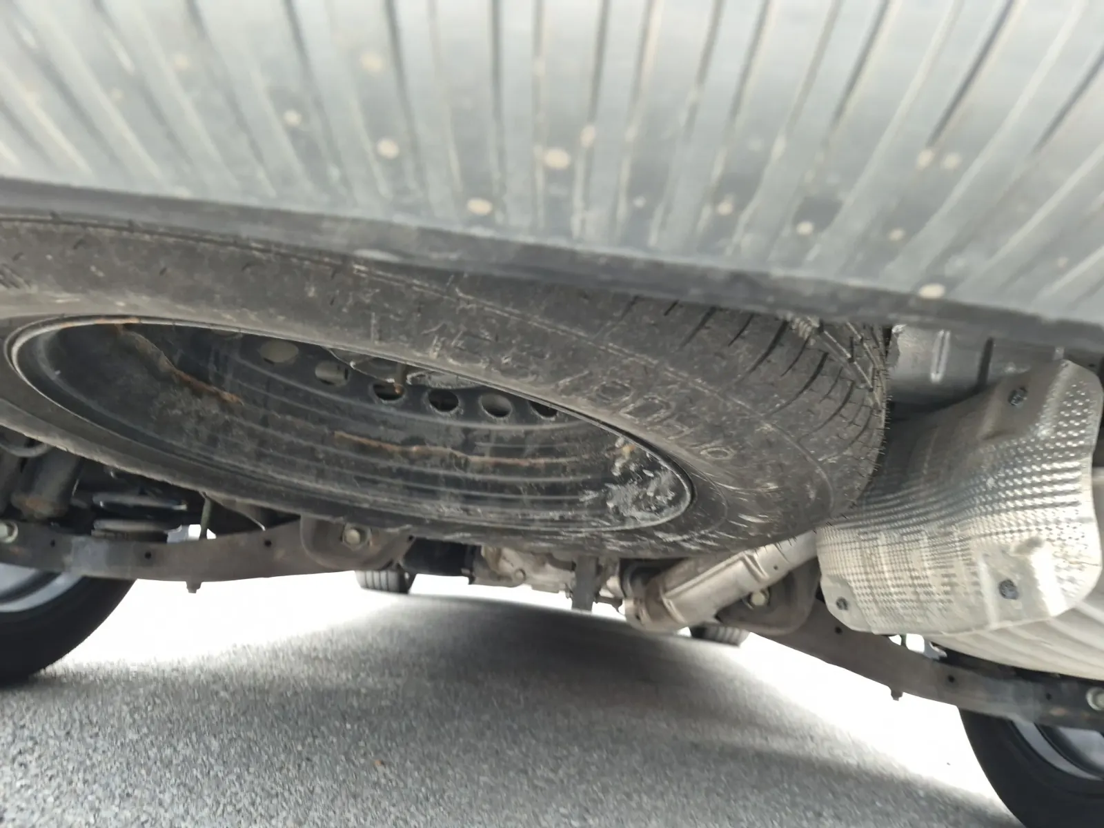 Undercarriage - Rear Photo