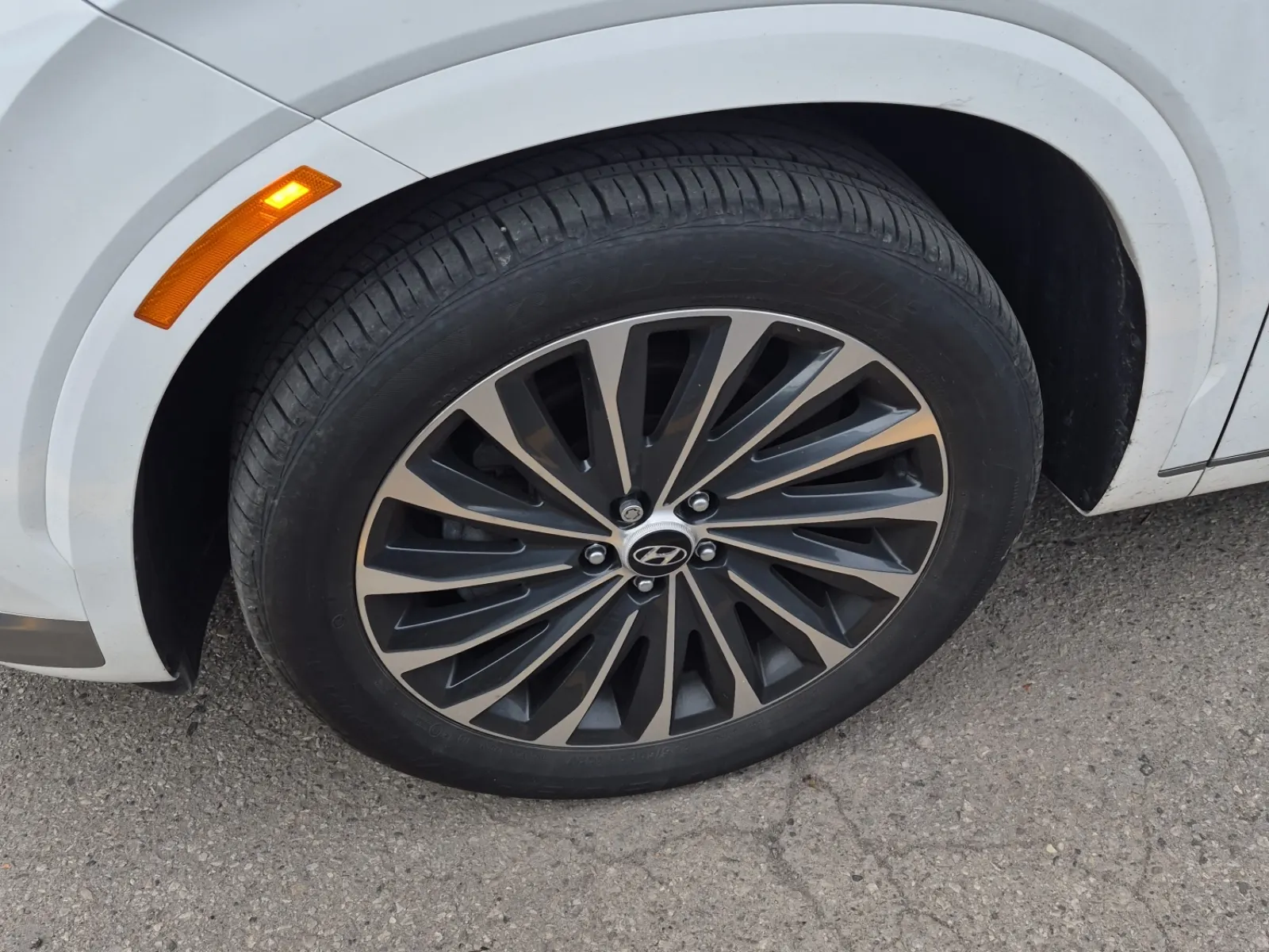 Front driver wheel/tire photo