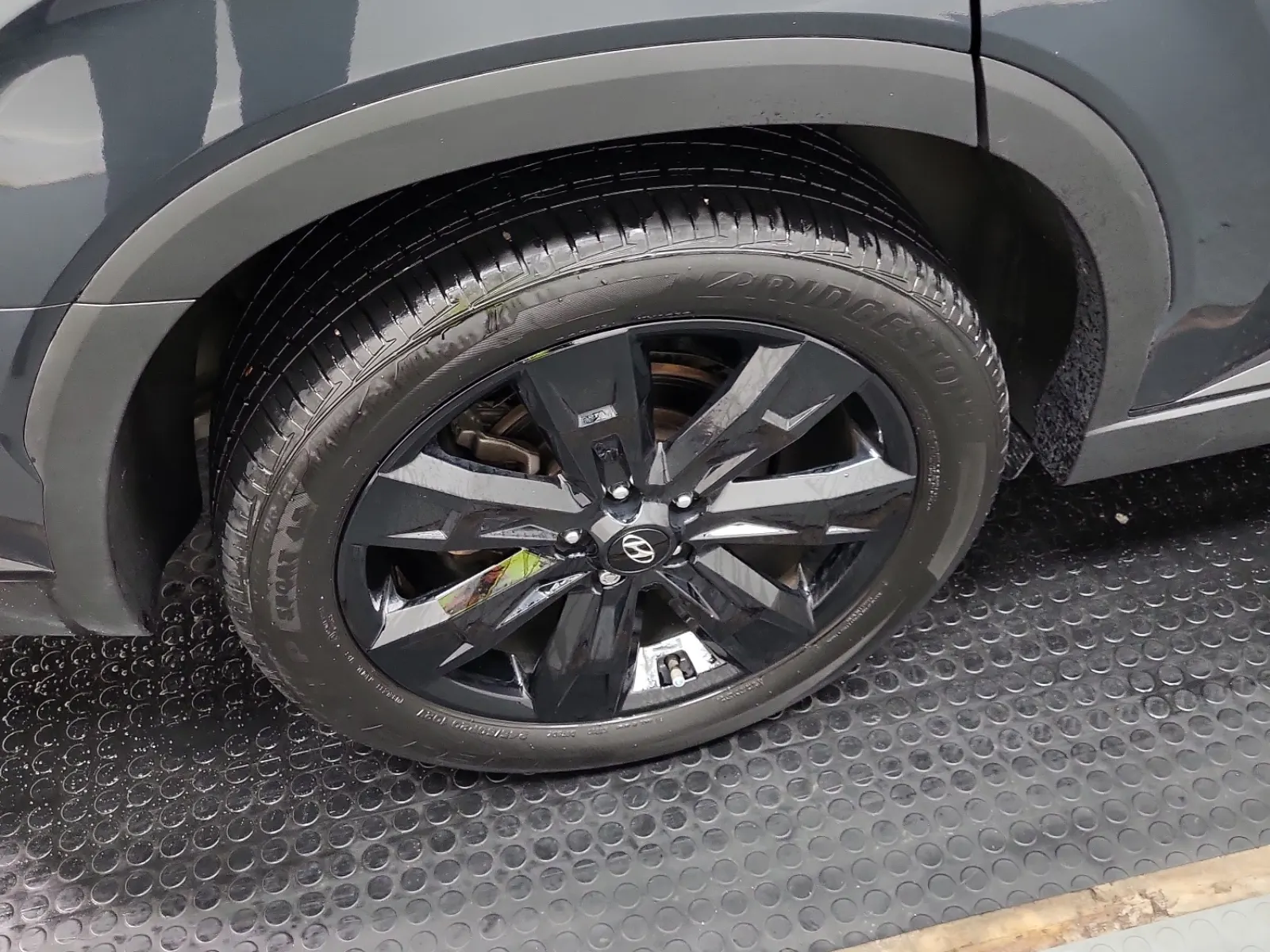 Right Rear Wheel/Tire Photo