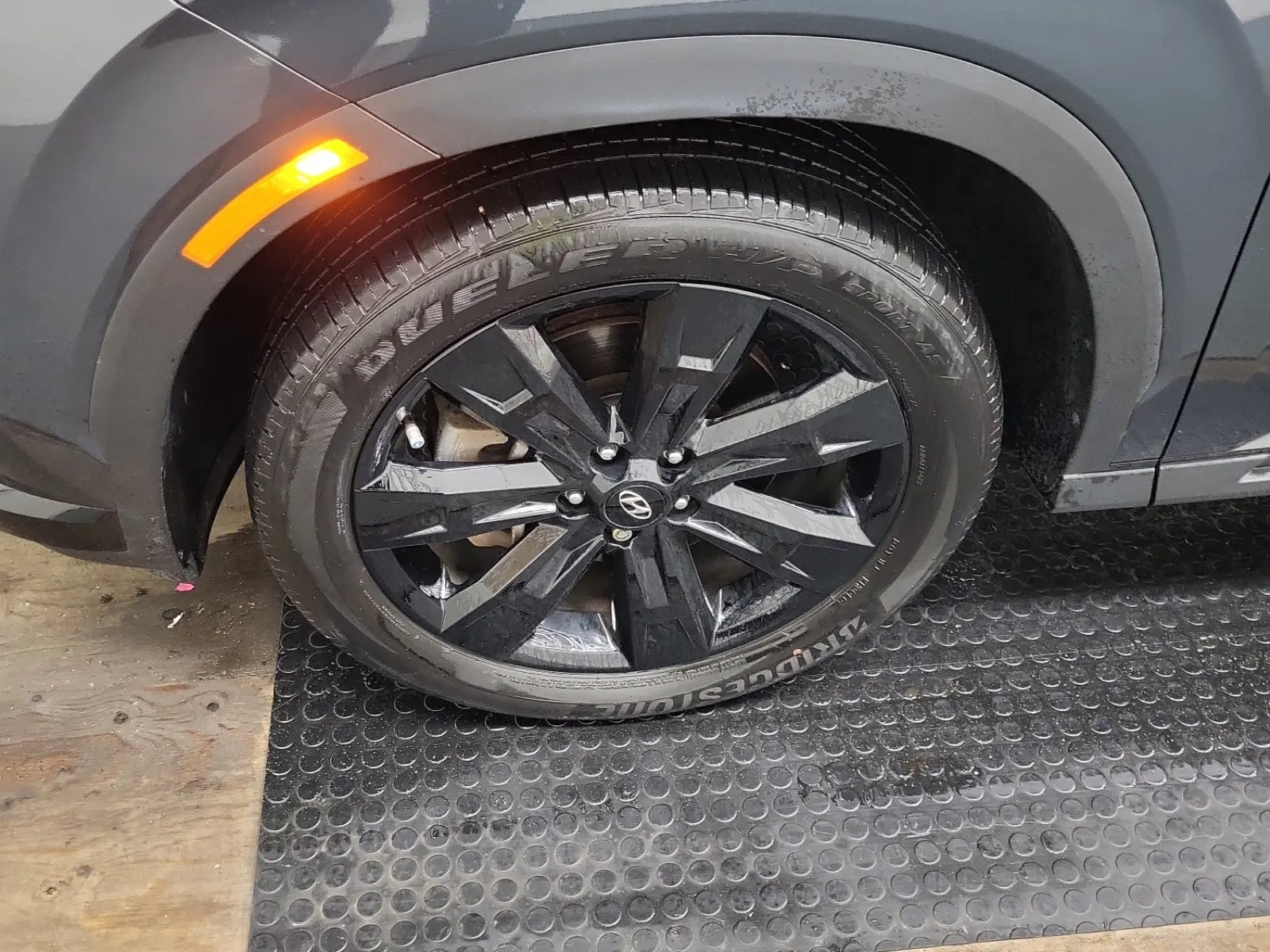 Front driver wheel/tire photo