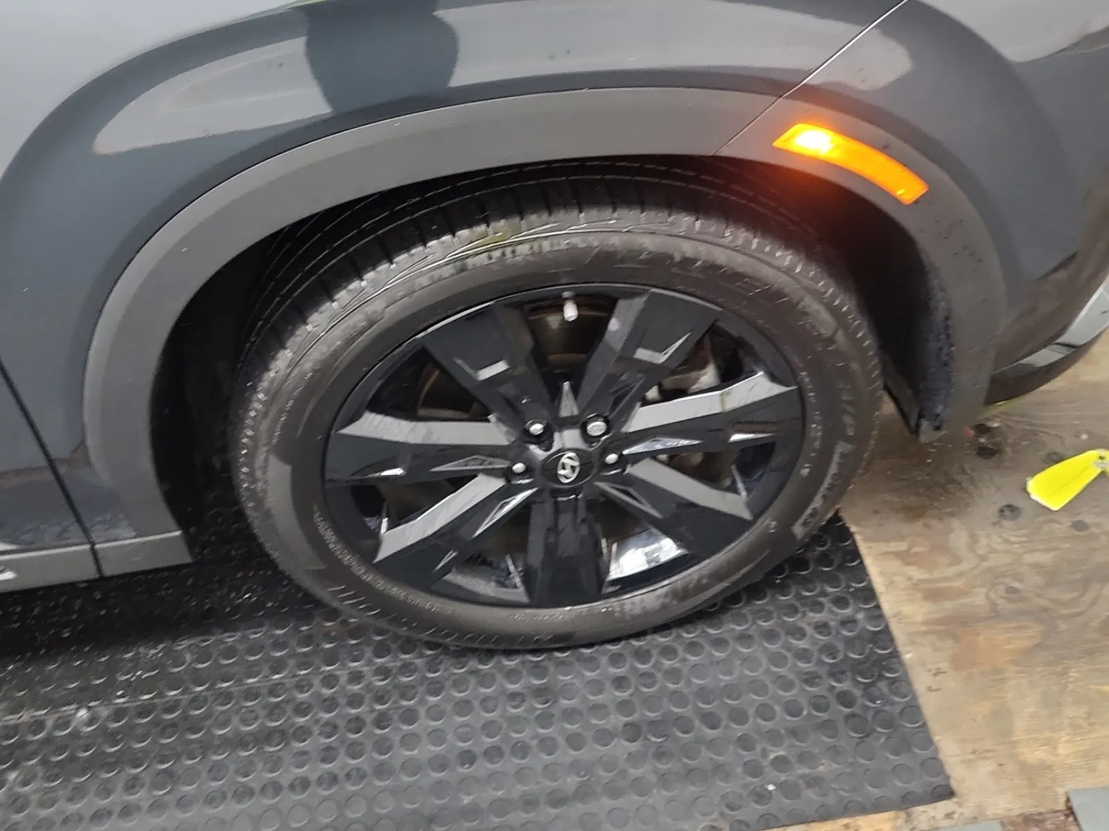 Right Front Wheel/Tire Photo