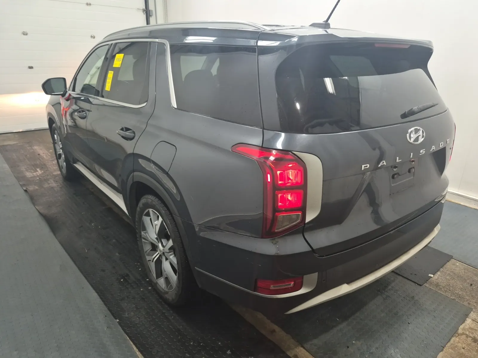 Driver Rear 3/4 Photo