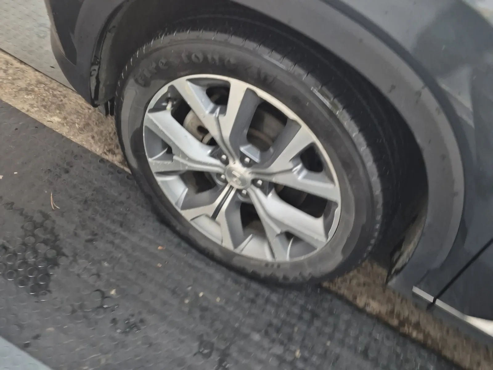 Front driver wheel/tire photo