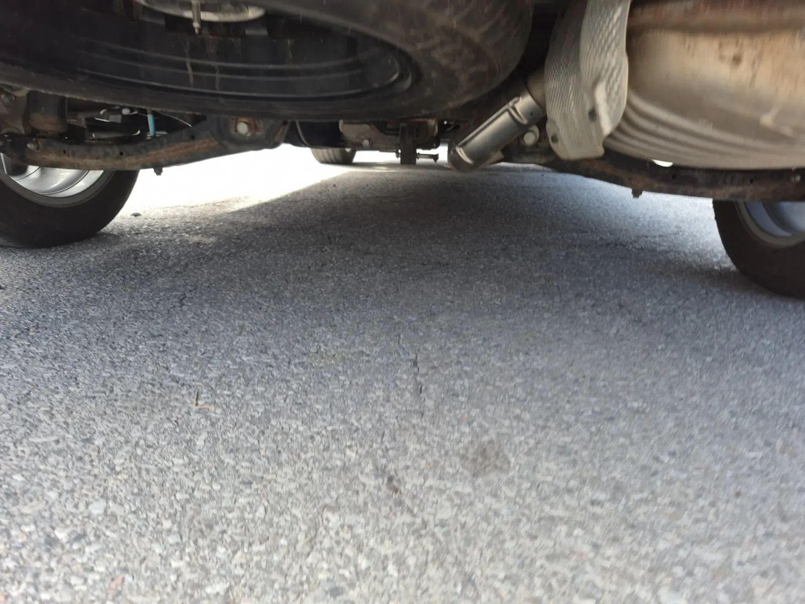 Undercarriage - Rear Photo