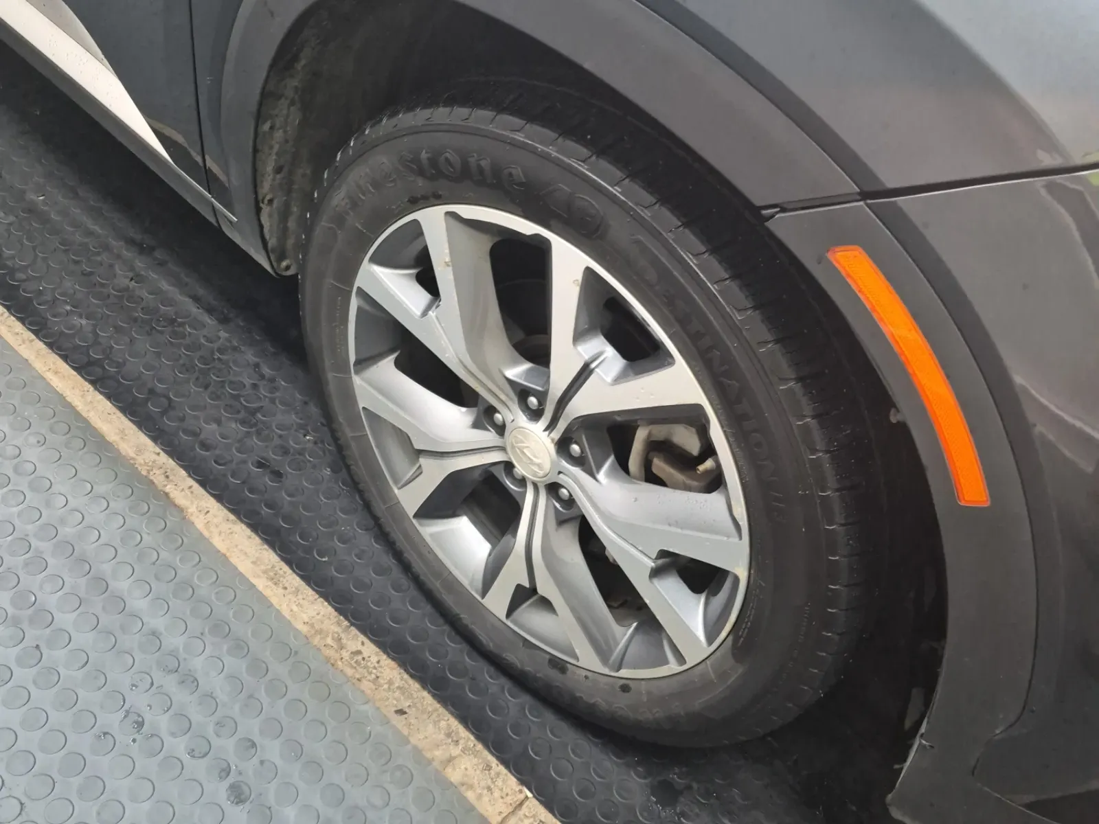Right Front Wheel/Tire Photo
