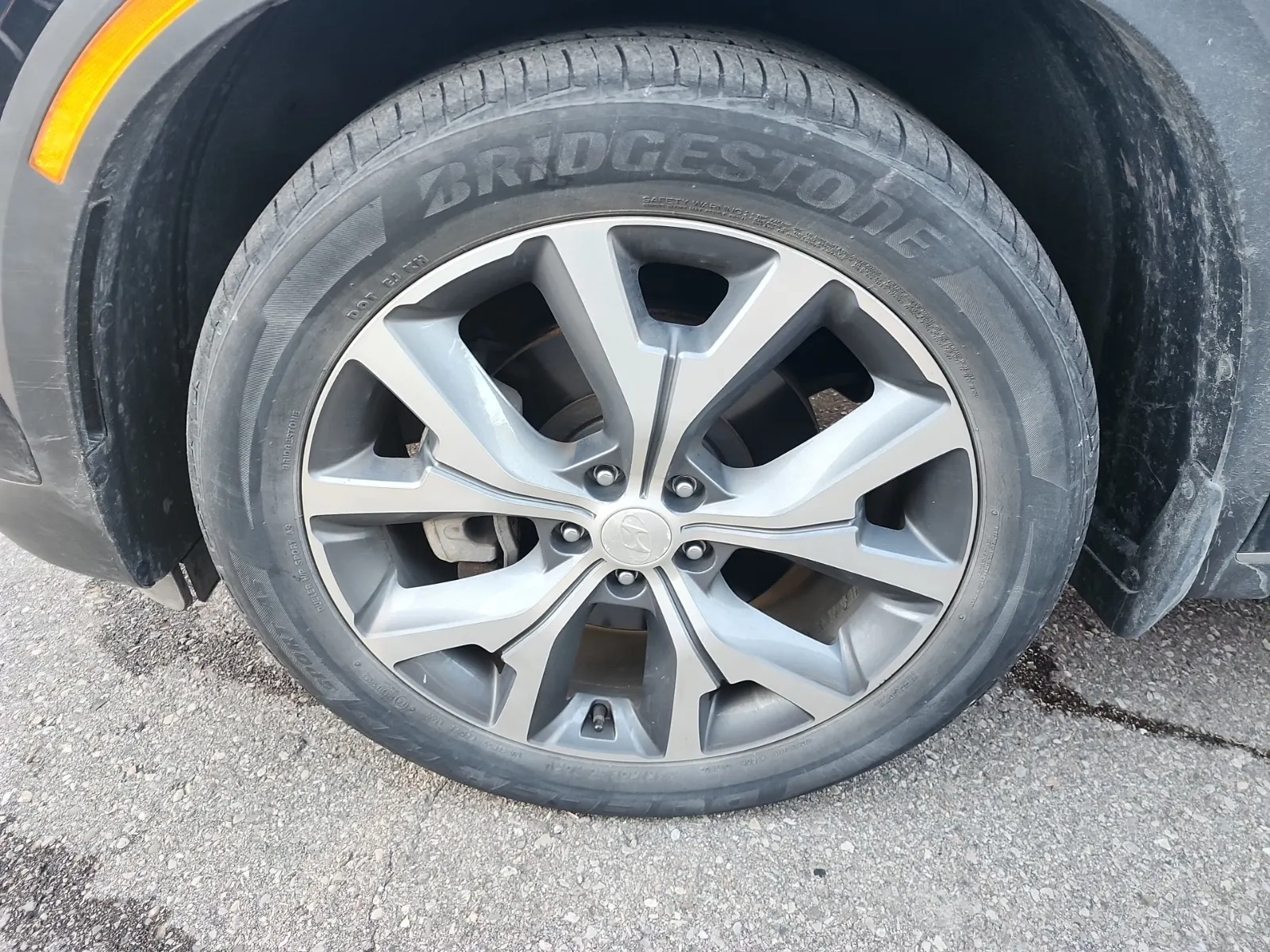 Front driver wheel/tire photo