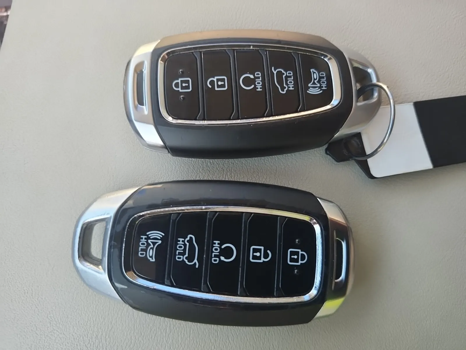 Keys/Fobs/Manual Photo