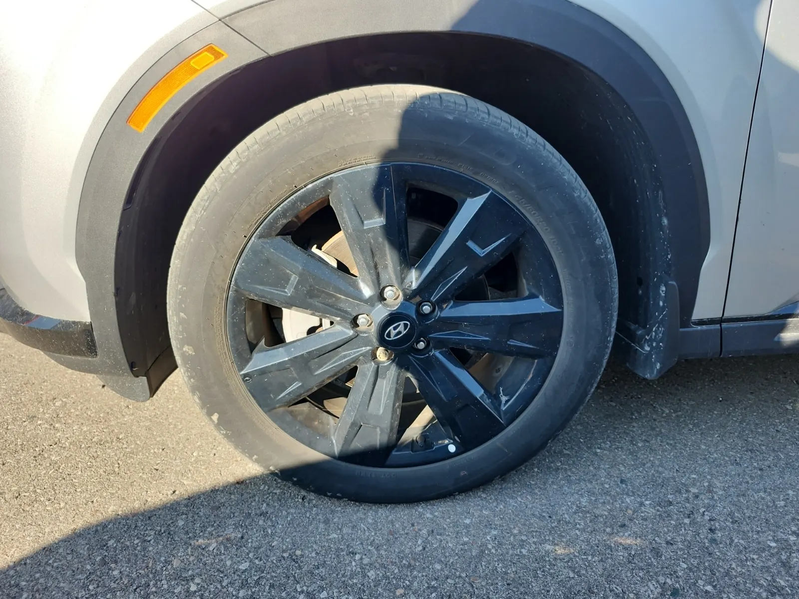 Front driver wheel/tire photo