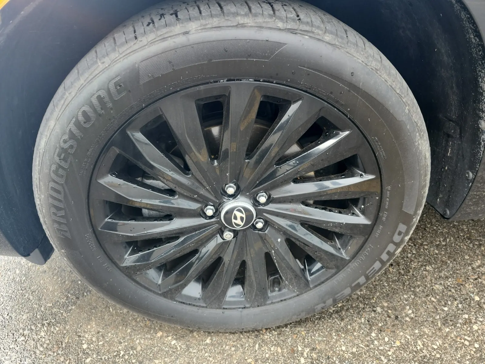 Front driver wheel/tire photo