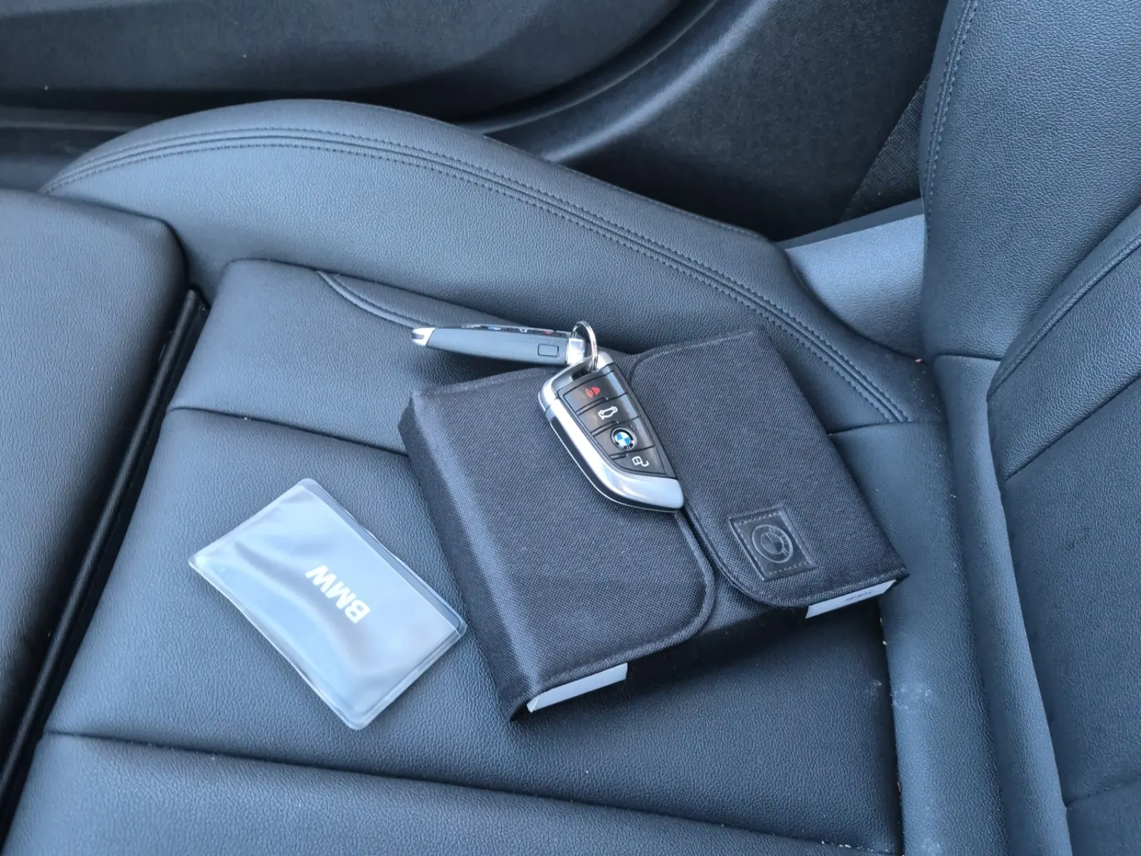 Keys/Fobs/Manual Photo