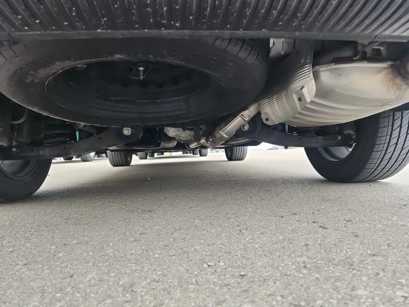 Undercarriage - Rear Photo