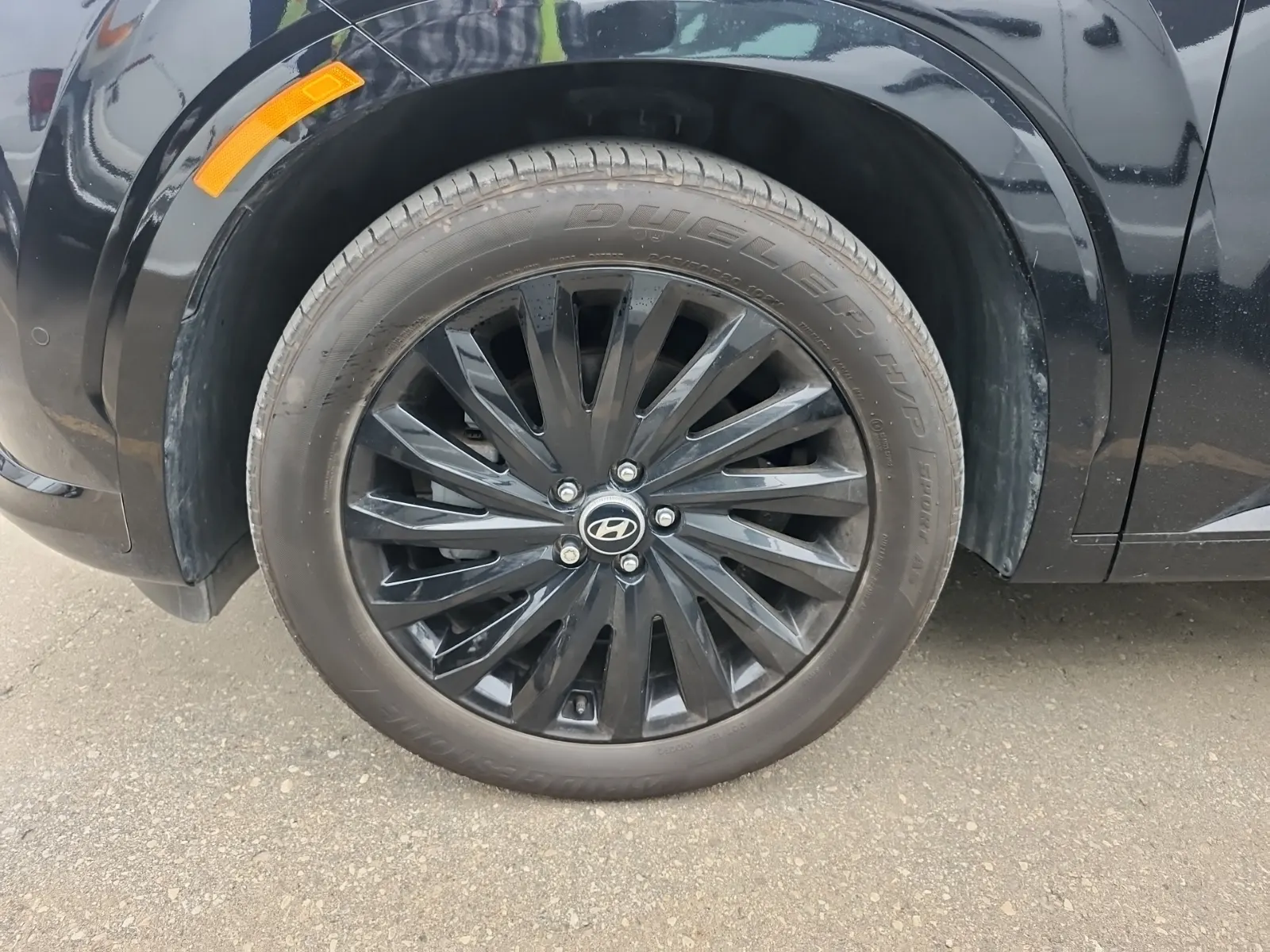 Front driver wheel/tire photo