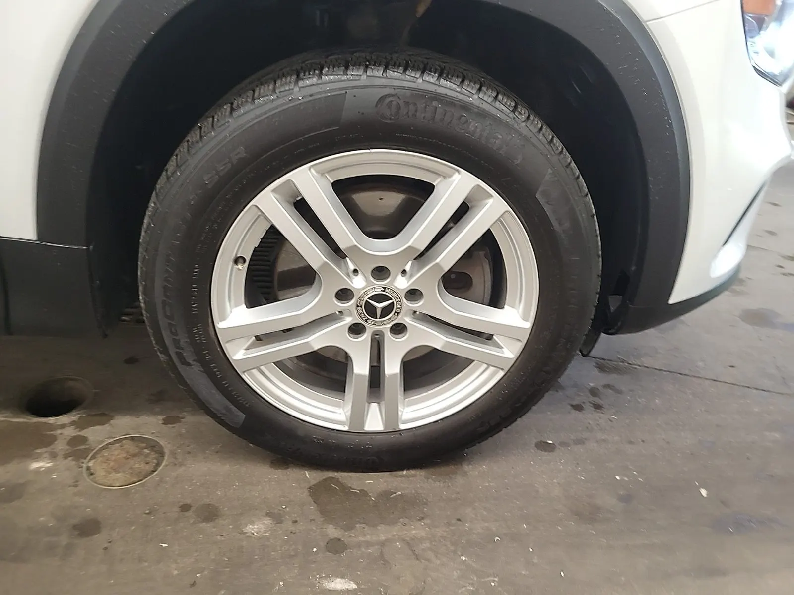 Right Front Wheel/Tire Photo