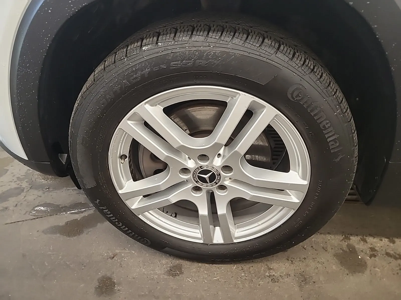 Front driver wheel/tire photo
