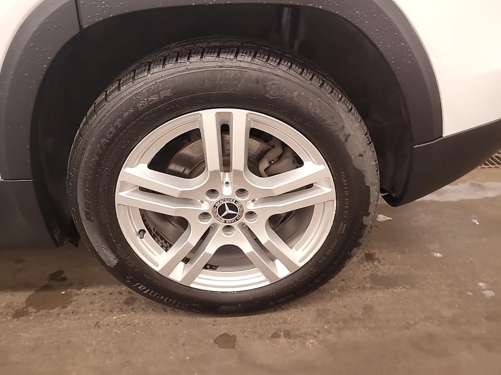 Left Rear Wheel/Tire Photo