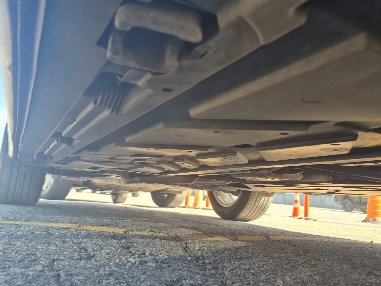 Undercarriage - Passenger Photo