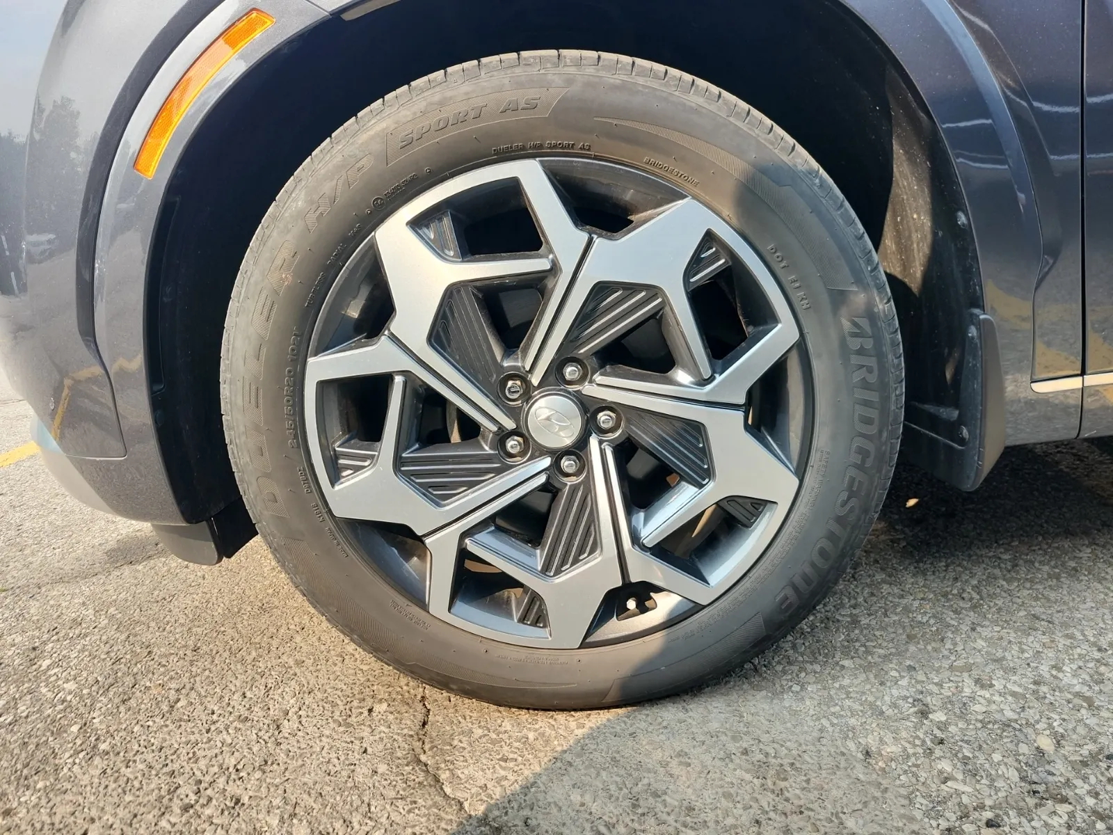 Front driver wheel/tire photo