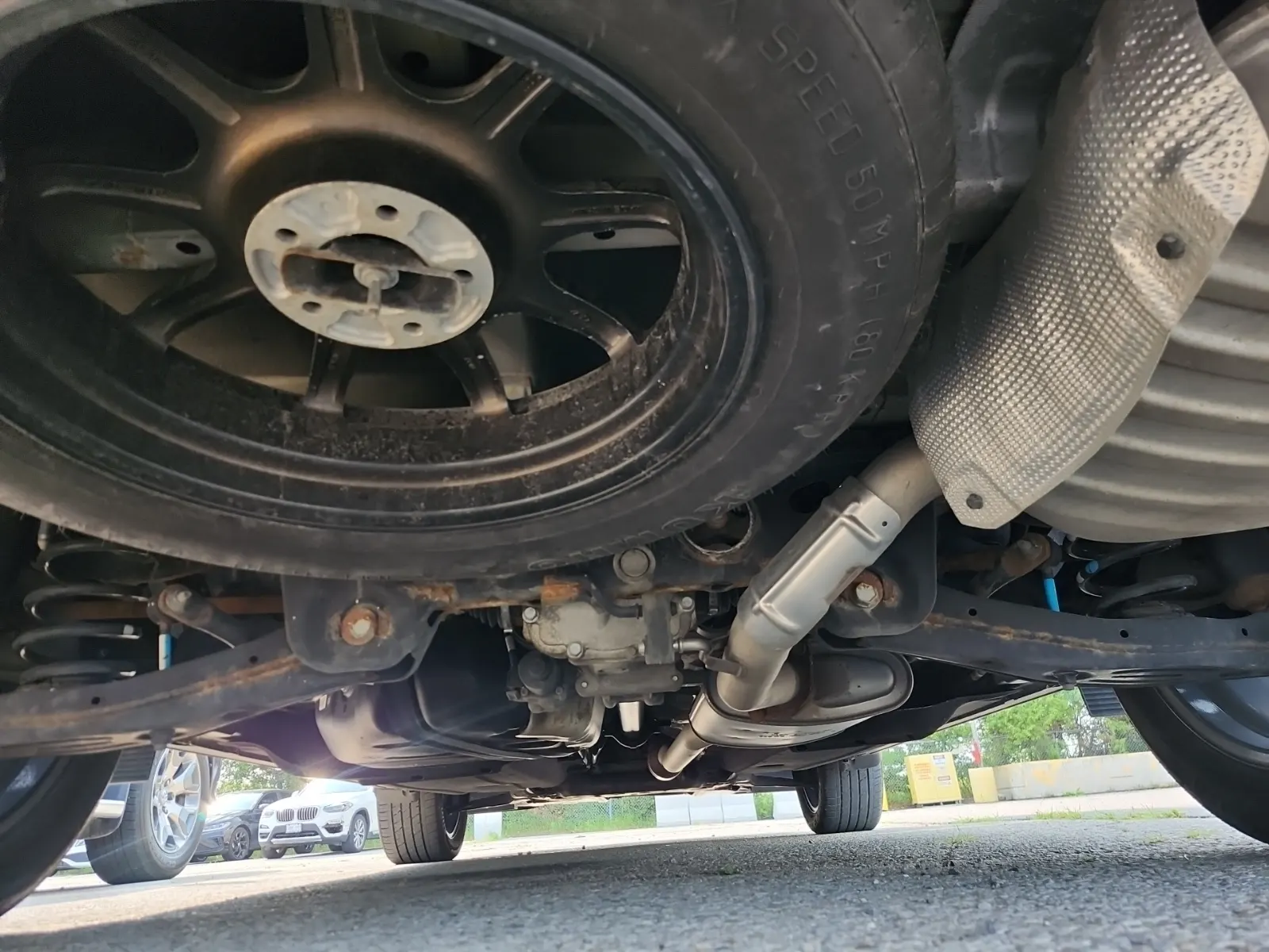 Undercarriage - Rear Photo