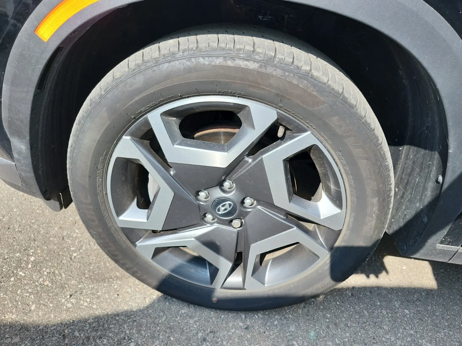 Front driver wheel/tire photo