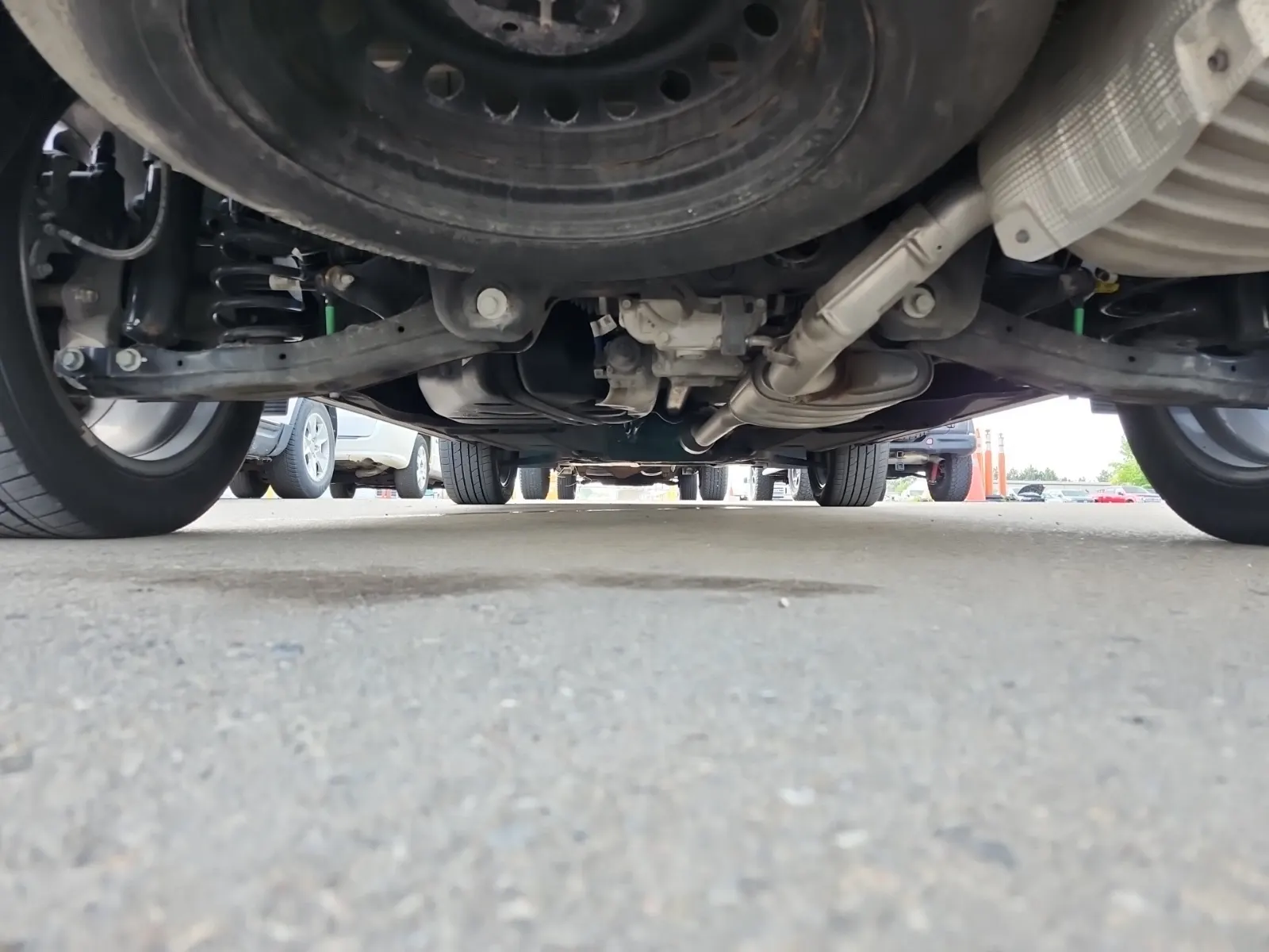 Undercarriage - Rear Photo