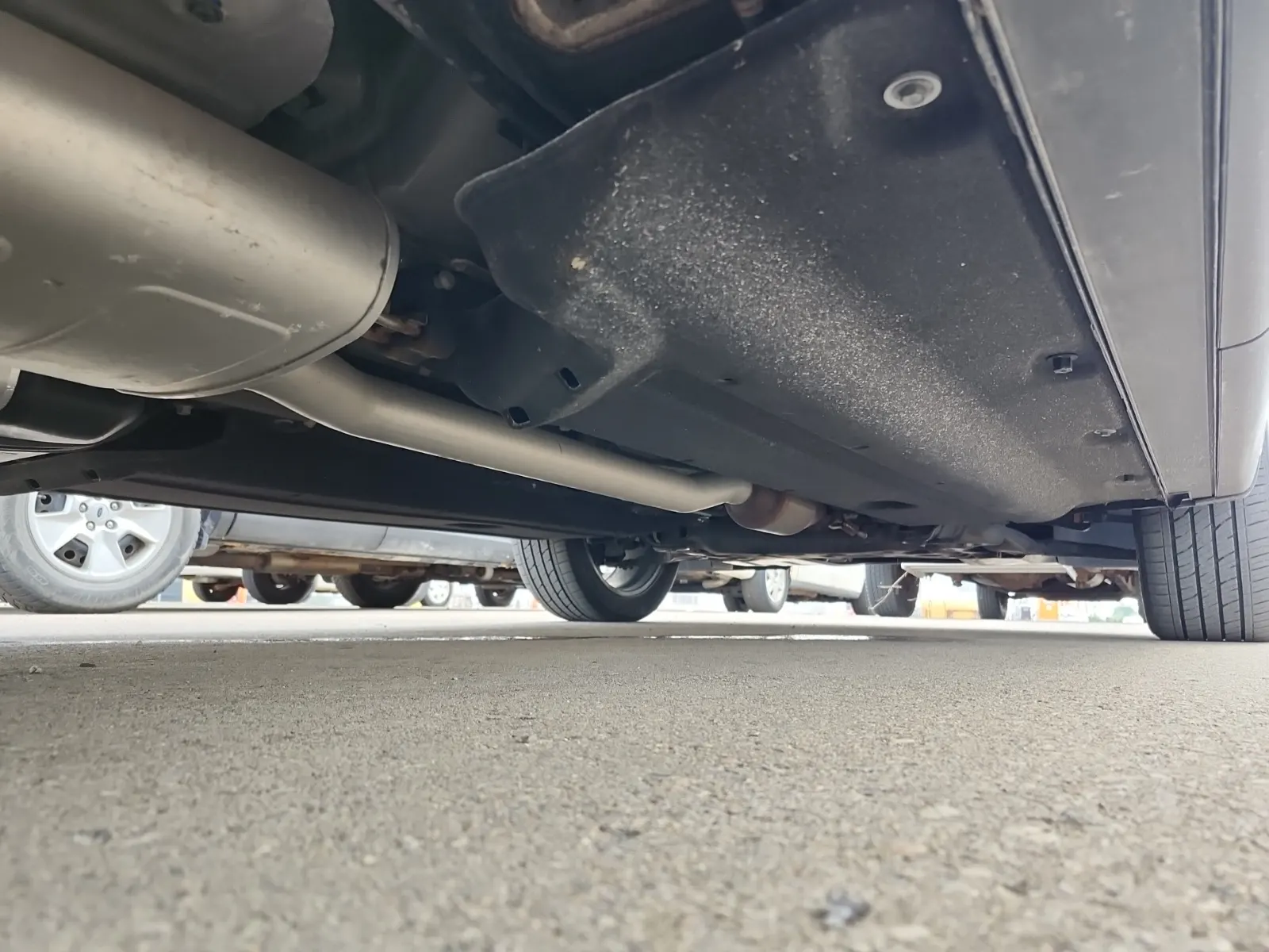 Undercarriage - Passenger Photo