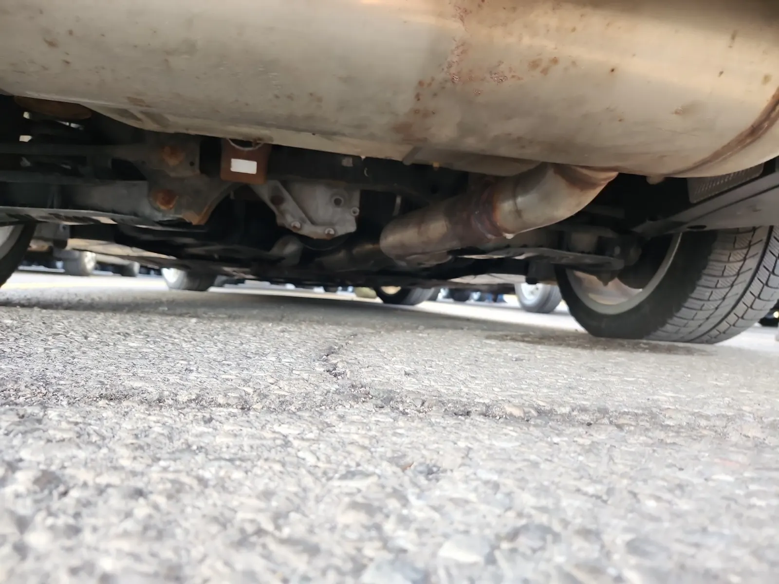 Undercarriage - Rear Photo