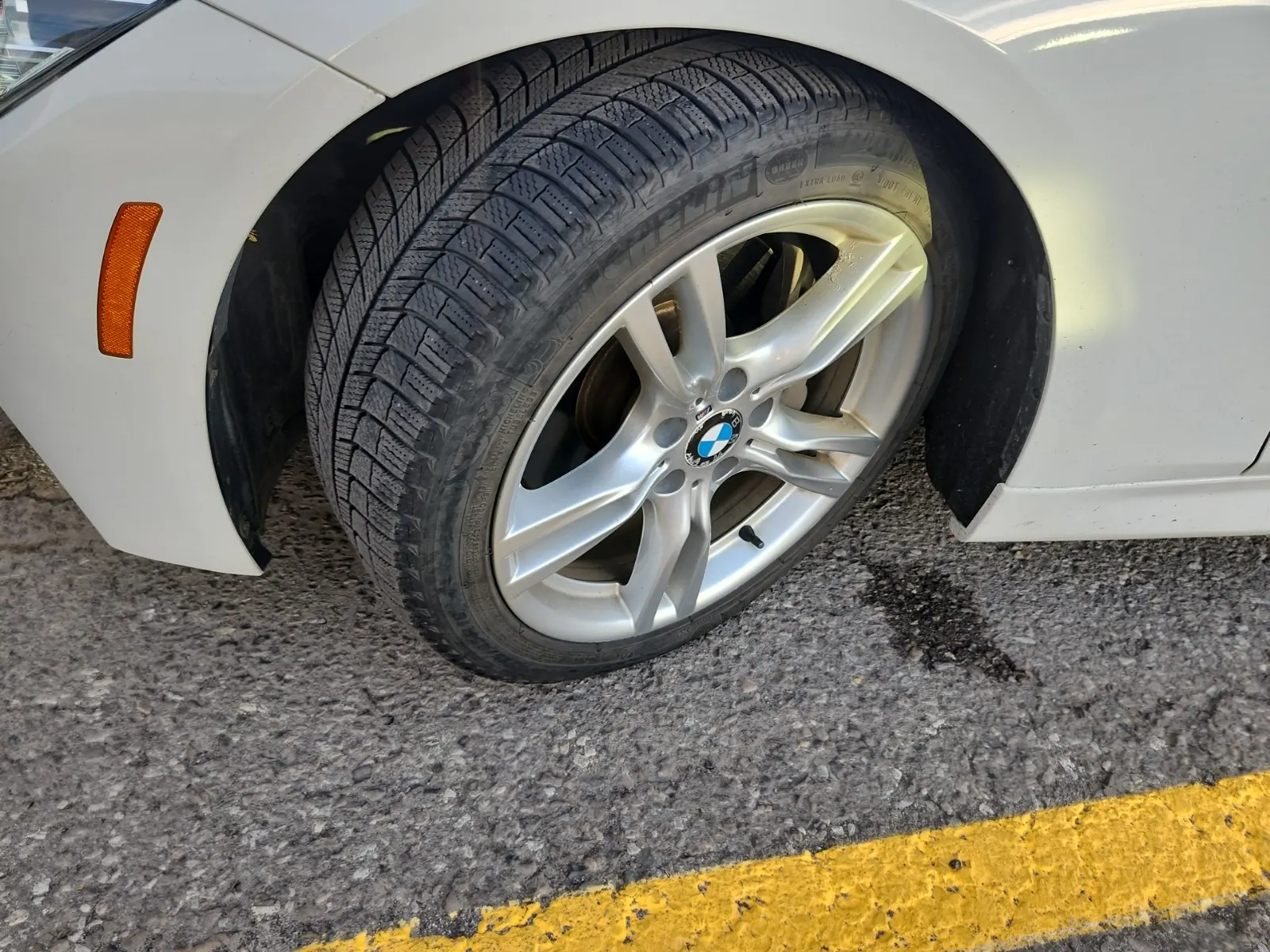 Front driver wheel/tire photo